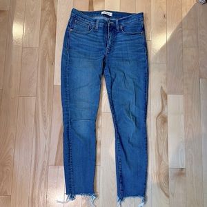 Madewell 9” Inch High Rise Skinny Crop Jeans in medium wash, size 28